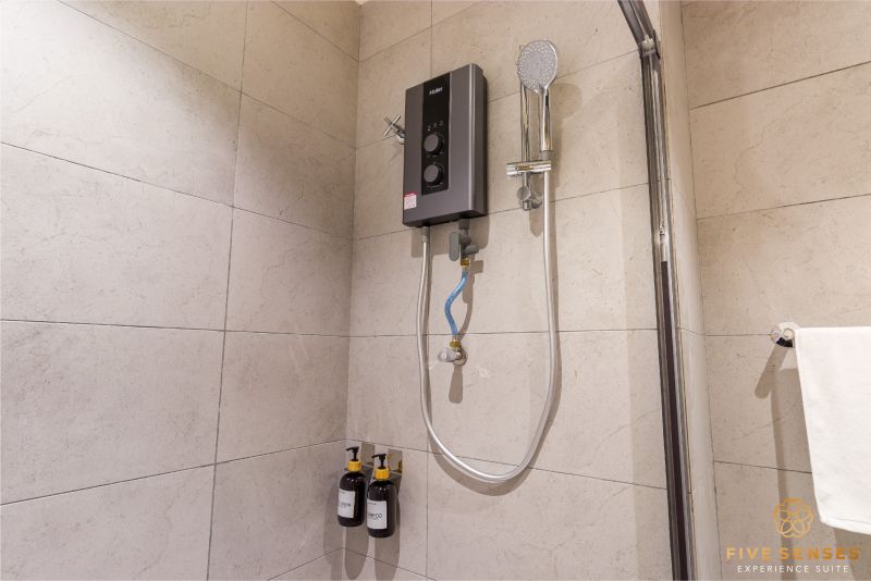 Japandi Two Bedroom Suites - room photo 17